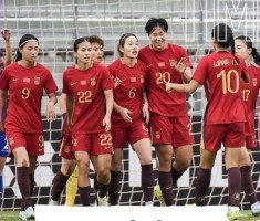 记者：中国男女足大部分球员都很努力，但踢得都不是现代足球